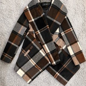 Checkered fashionable winter coat